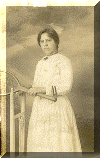 Anna Wester als jong meisje. Anna Wester was de echtgenote van Onno Leeraar (1905).