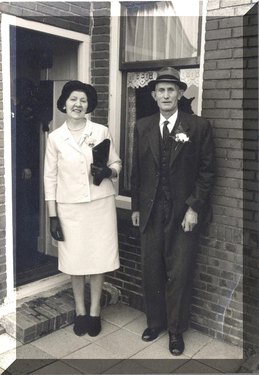Geeske Leeraar (1911) met echtgenoot Hindrik Schuur in 1966