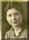 Gijsje Leeraar-Barnhoorn (1919) op circa 19-jarige leeftijd