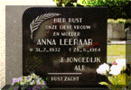 Grafsteen Anna Leeraar (1932) te Oude Pekela en dochter van Onno Leeraar (1901) en Anna Wester