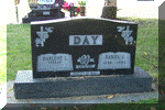 Grafsteen van Daniel J. Day. Echtgenote van Darlene Leerar.