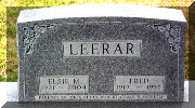 Grafsteen van Fred Leerar (1921) en zijn echtgenote Elsie Margreta Hampe.