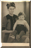 Rebecca Leeraar (1908) en haar zoontje Gabriel Juda Wertheim (1940)