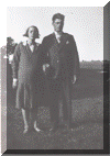 Trouwfoto van Johannes Voolstra en Anna Voolstra, ouders van Rigtje Voolstra. Echtgenote van Geert Leeraar (1931).