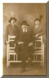 Schoontje Leeraar (1890), haar echtgenoot Cornelis Spruijt en zus Maria Leeraar